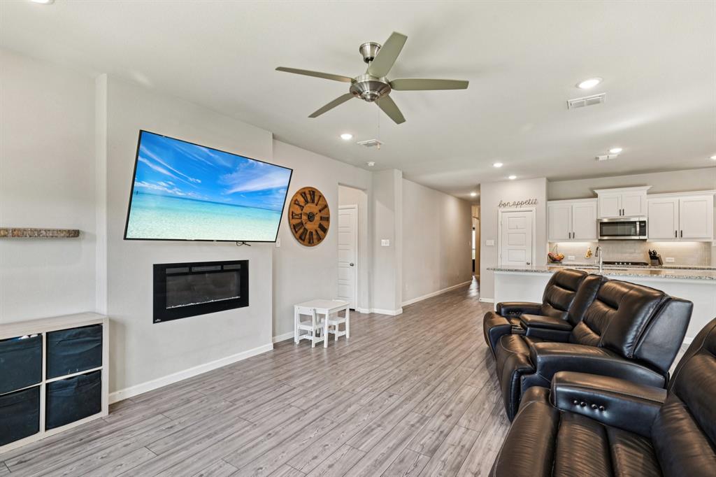 312 Scenic Point Drive Princeton, TX 75407 - Photo 5 of 40 a living room with furniture and kitchen view