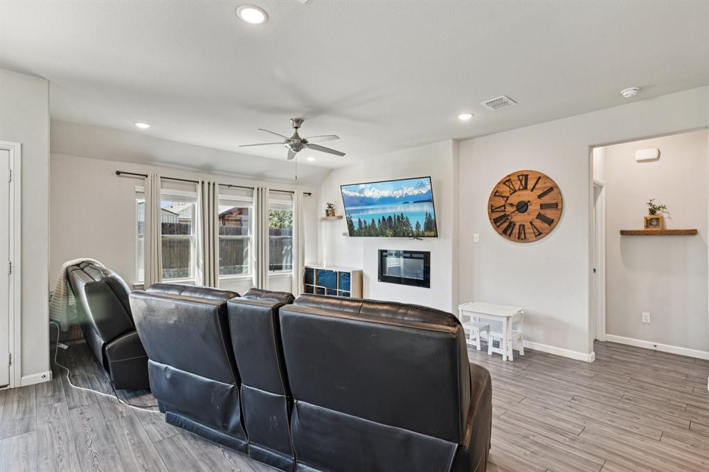 312 Scenic Point Drive Princeton, TX 75407 - Photo 8 of 40 a living room with furniture and a window