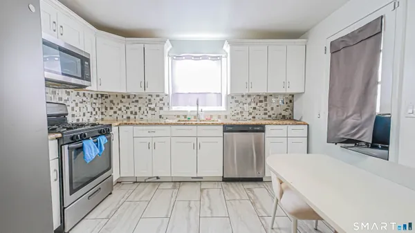 $2,750 | 243 Sunshine Circle, Bridgeport, CT 06606