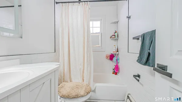 $2,750 | 243 Sunshine Circle, Bridgeport, CT 06606