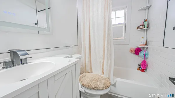 $2,750 | 243 Sunshine Circle, Bridgeport, CT 06606