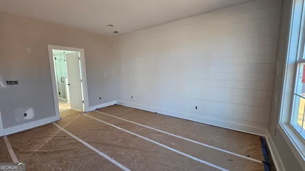 a view of empty room with window