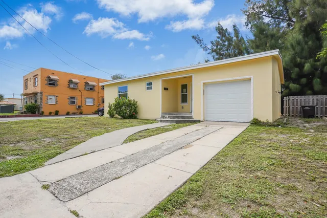$299,900 | 4301 Pinewood Avenue, West Palm Beach, FL 33407