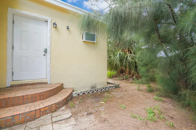 $299,900 | 4301 Pinewood Avenue, West Palm Beach, FL 33407