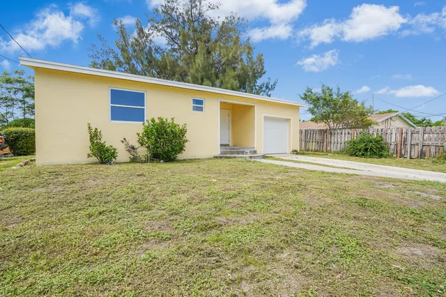$299,900 | 4301 Pinewood Avenue, West Palm Beach, FL 33407