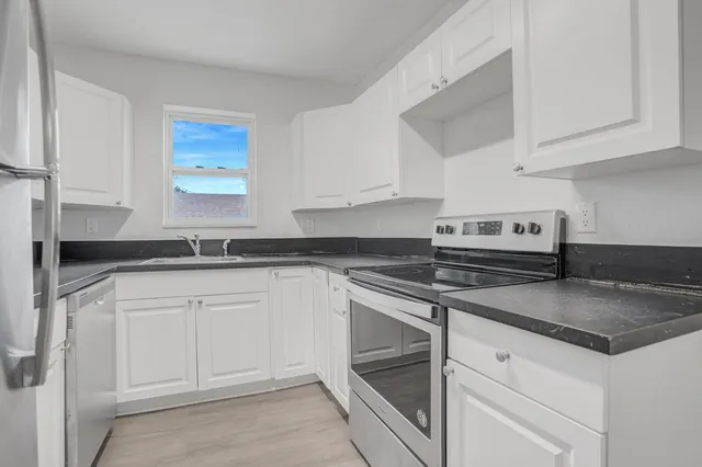 $299,900 | 4301 Pinewood Avenue, West Palm Beach, FL 33407