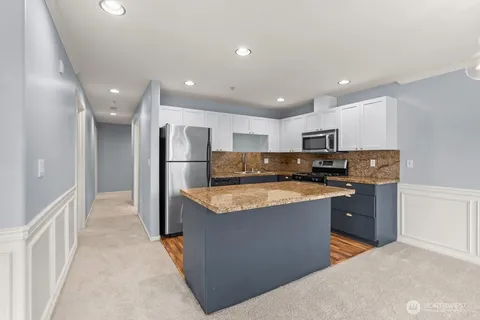 $389,000 | 10549 Stone Avenue North, Unit 303, Seattle, WA 98133