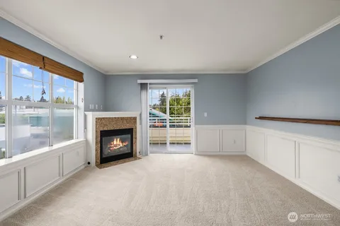 $389,000 | 10549 Stone Avenue North, Unit 303, Seattle, WA 98133