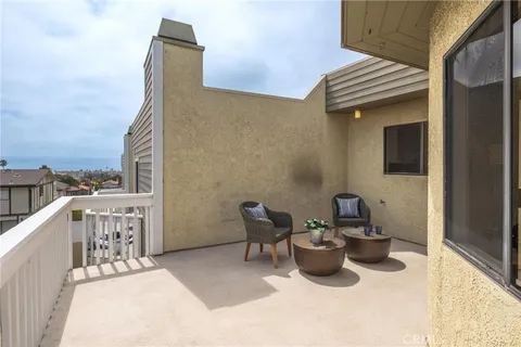 $1,399,000 | 217 South Helberta Avenue, Unit 3, Redondo Beach, CA 90277