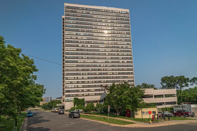 $164,900 | 1920 South 1st Street, Unit 1002, Minneapolis, MN 55454