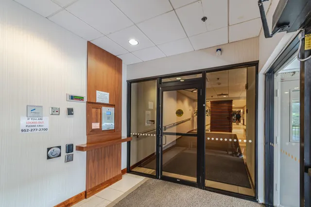 $164,900 | 1920 South 1st Street, Unit 1002, Minneapolis, MN 55454