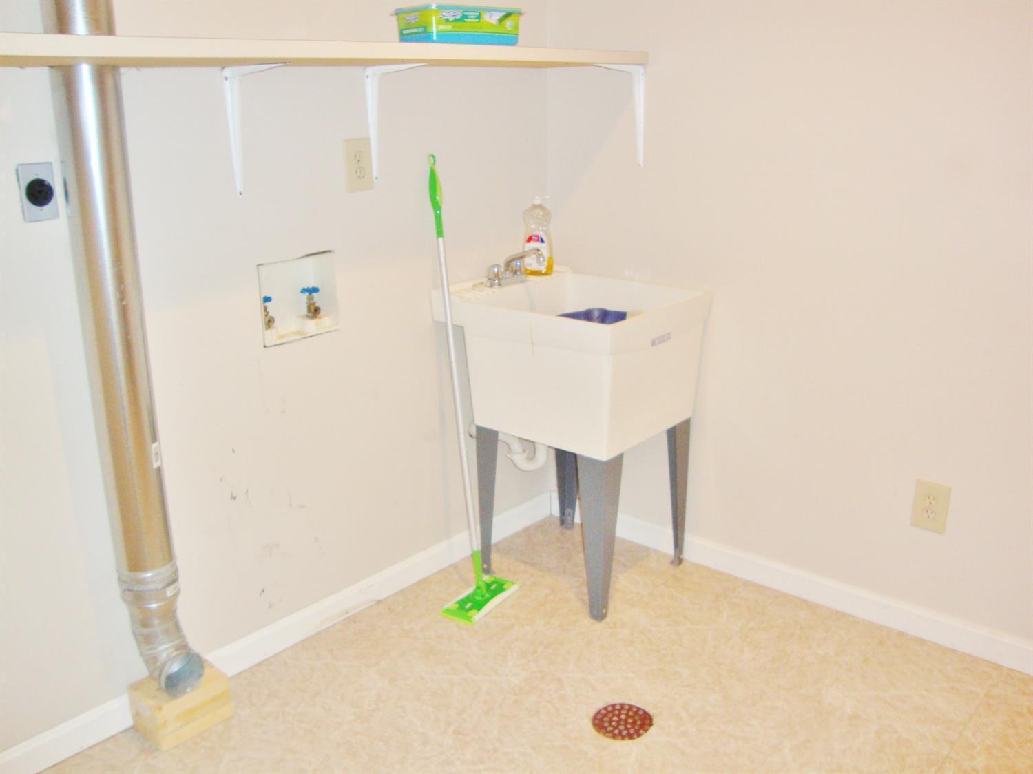 3381 Diehl Road, Unit 6 Cincinnati, OH 45211 - Photo 34 of 37 Gallery Image 34