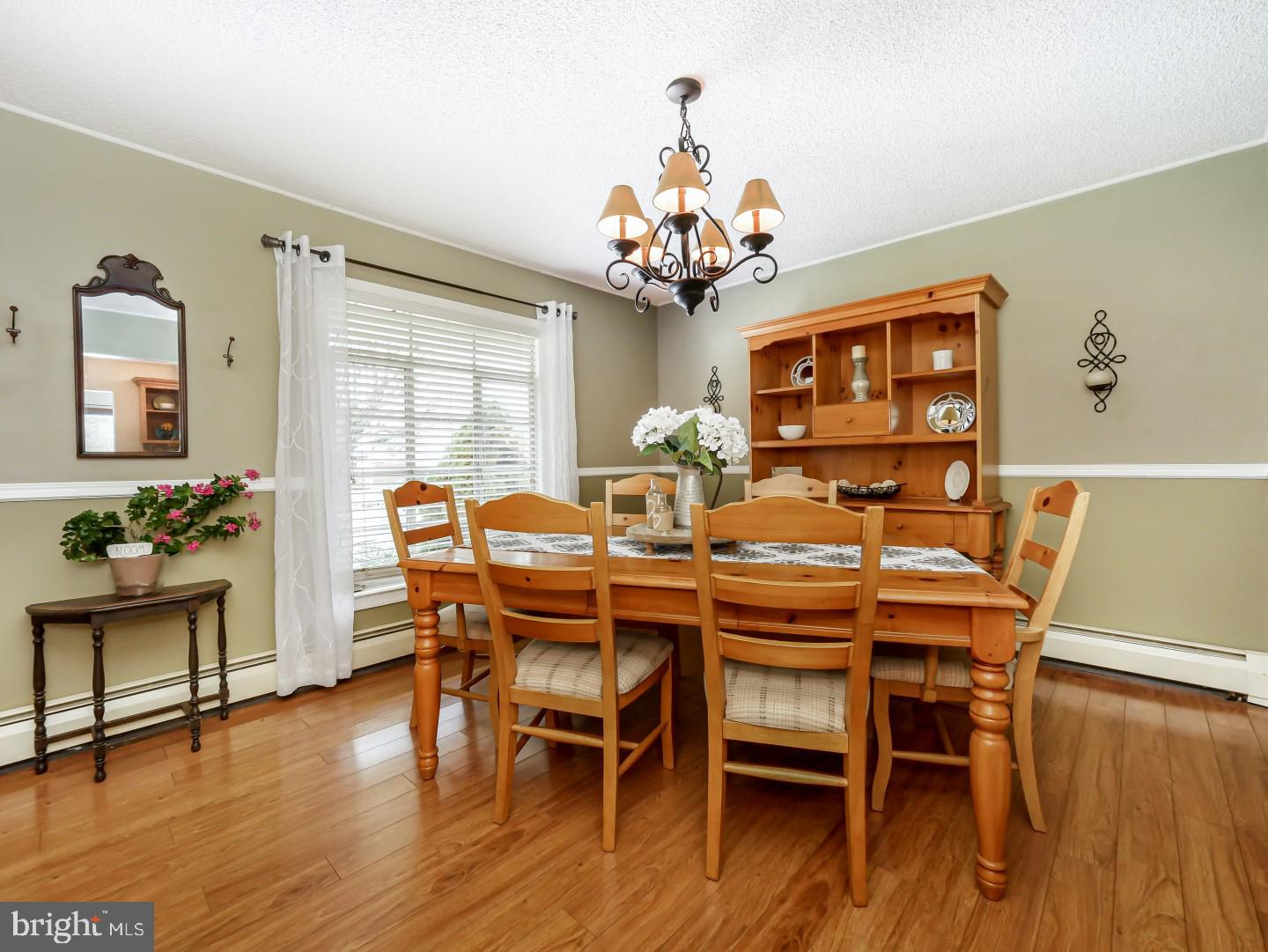 77 Terrace Road Levittown, PA 19056 - Photo 4 of 39