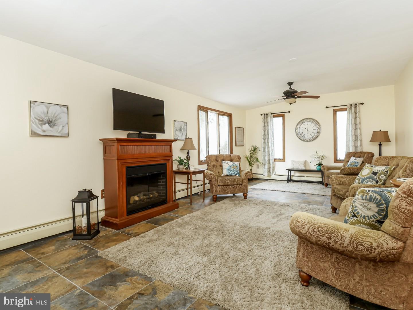 77 Terrace Road Levittown, PA 19056 - Photo 7 of 39