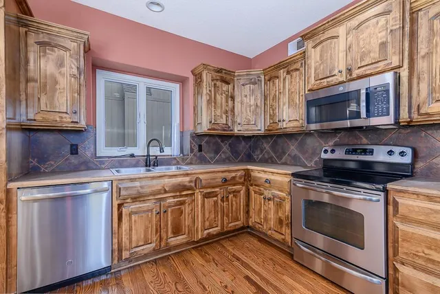 $479,950 | 11013 Northridge Drive, Kansas City, KS 66109