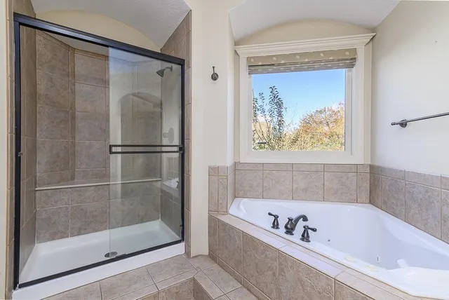 $479,950 | 11013 Northridge Drive, Kansas City, KS 66109