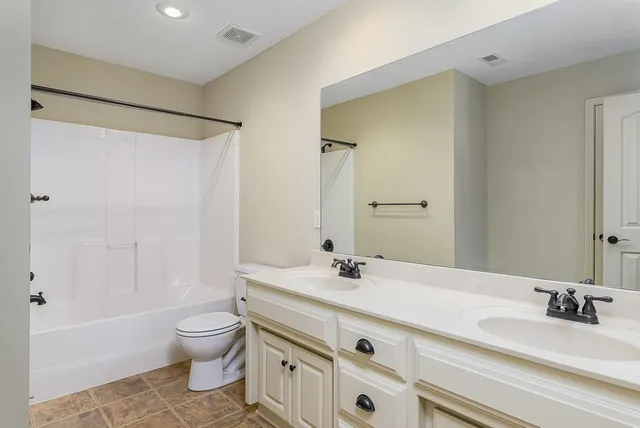 $479,950 | 11013 Northridge Drive, Kansas City, KS 66109