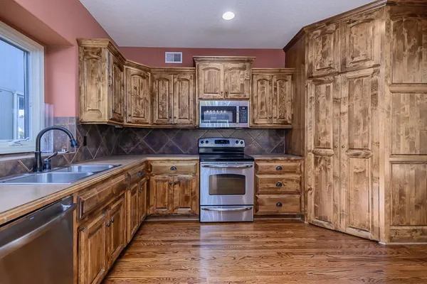 $469,950 | 11013 Northridge Drive, Kansas City, KS 66109