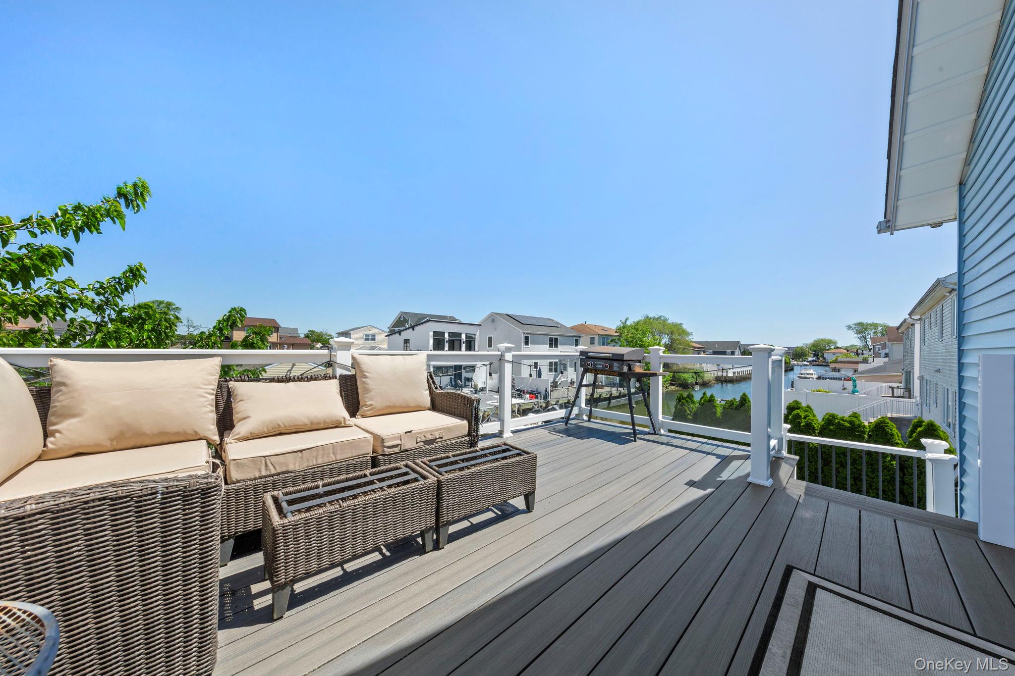 102 Clubhouse Road Bellmore, NY 11710 - Photo 18 of 23
