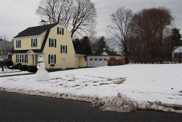 82 Butman Road Lowell, MA 01852 - Photo 3 of 30 Gallery Image 3