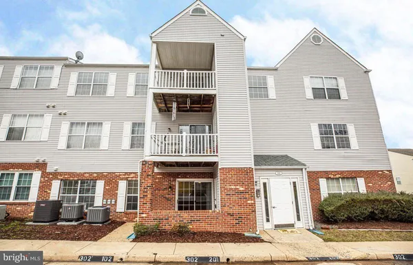 $1,800 | 302 Grosvenor Lane, Unit 234, Stafford, VA 22556