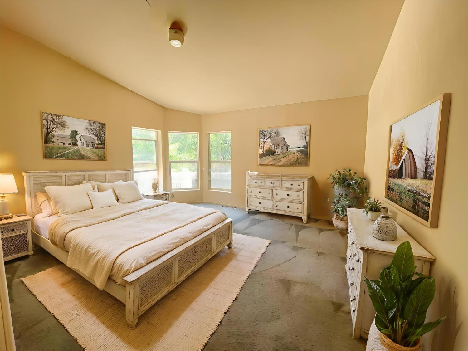 112 Renegade Road Oroville, CA 95966 - Photo 23 of 38 a spacious bedroom with a bed and a couch