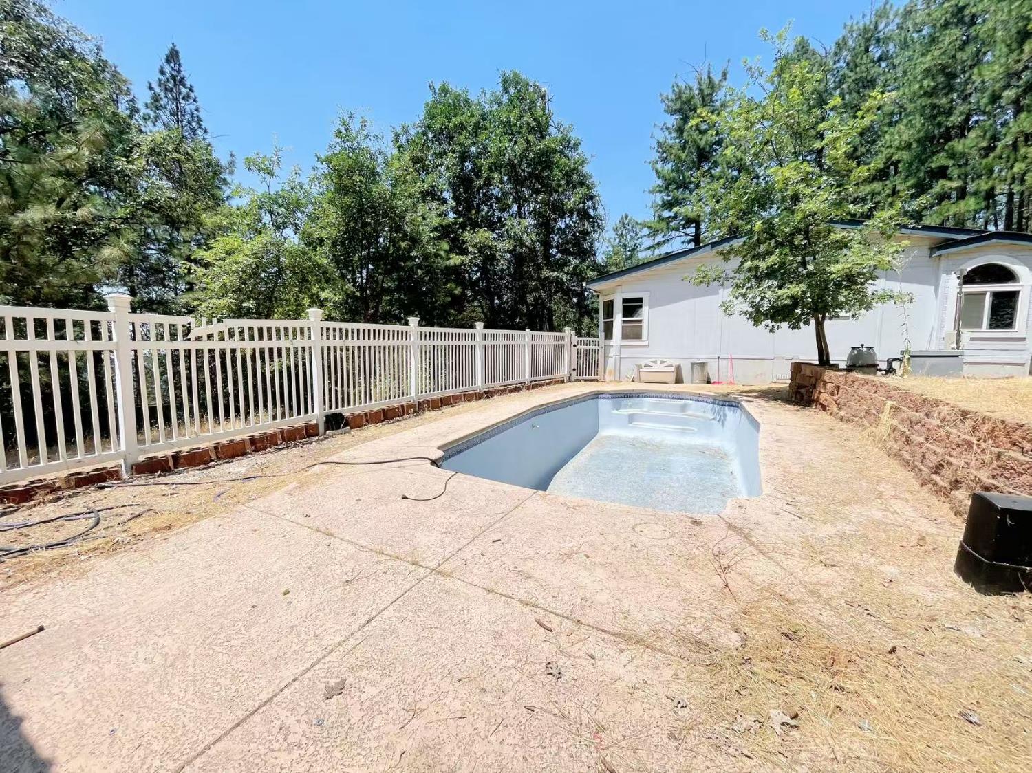 112 Renegade Road Oroville, CA 95966 - Photo 26 of 38 a view of a backyard of the house