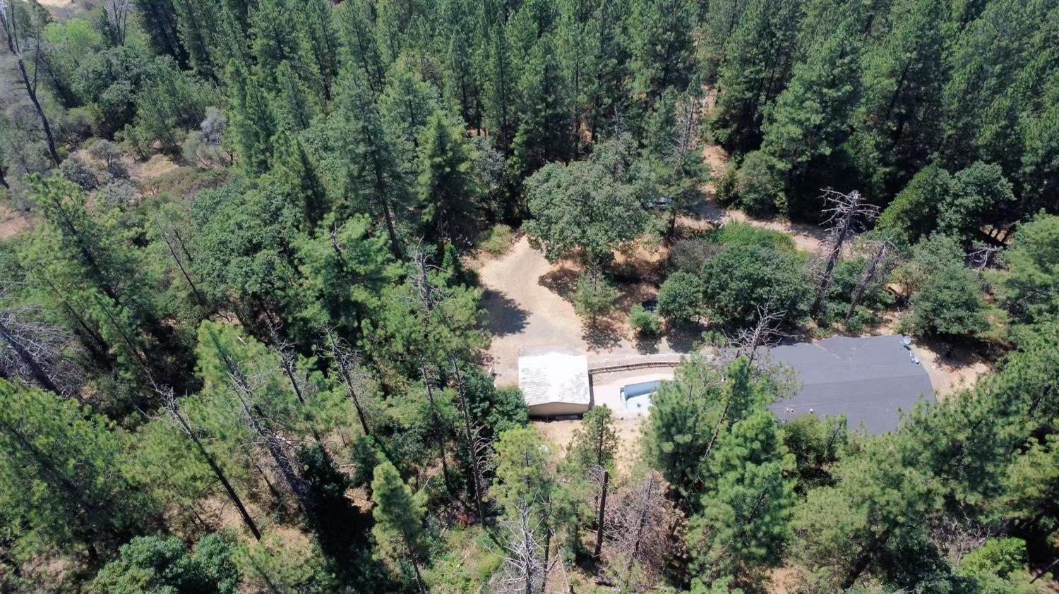 112 Renegade Road Oroville, CA 95966 - Photo 36 of 38 an aerial view of a house with yard and outdoor seating