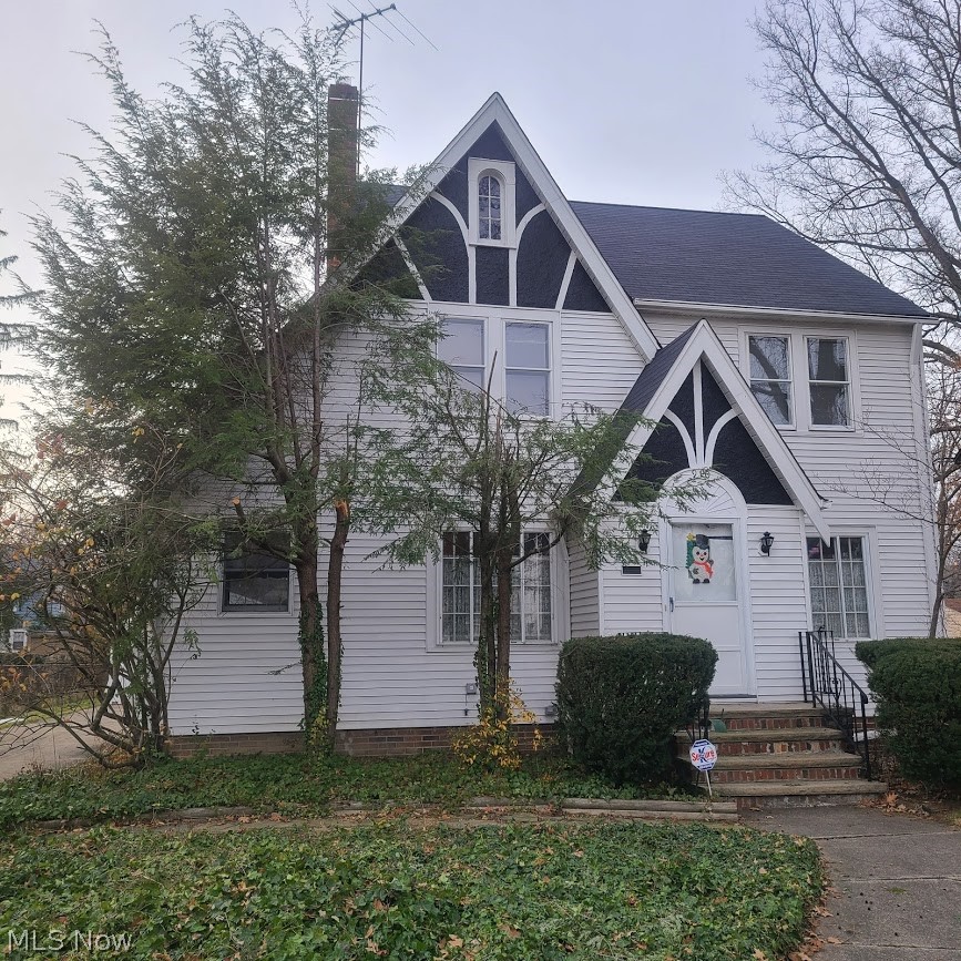 910 Beverly Road Cleveland, OH 44121 - Photo 1 of 32 Gallery Image 1