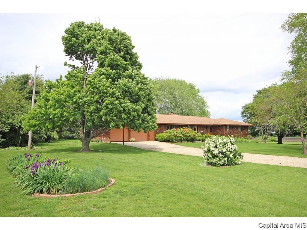 33383 Seifert Road Virden, IL 62690 - Photo 2 of 29
