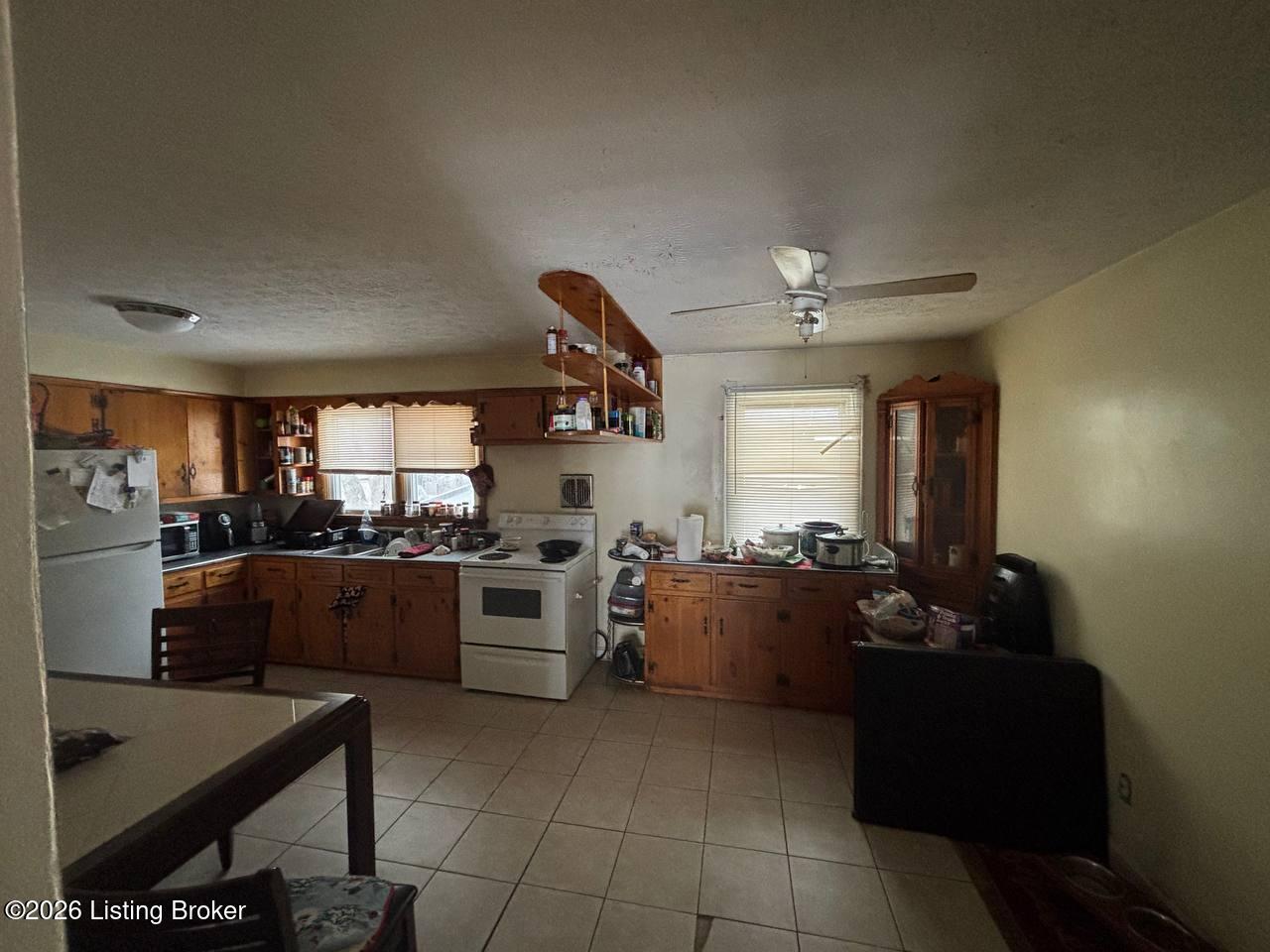 7905 Bluebonnet Road Louisville, KY 40258 - Photo 13 of 50 8