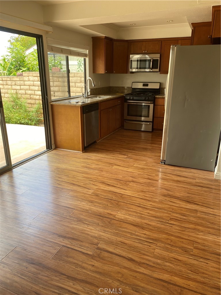 5 Locust Irvine, CA 92604 - Photo 2 of 12 Kitchen