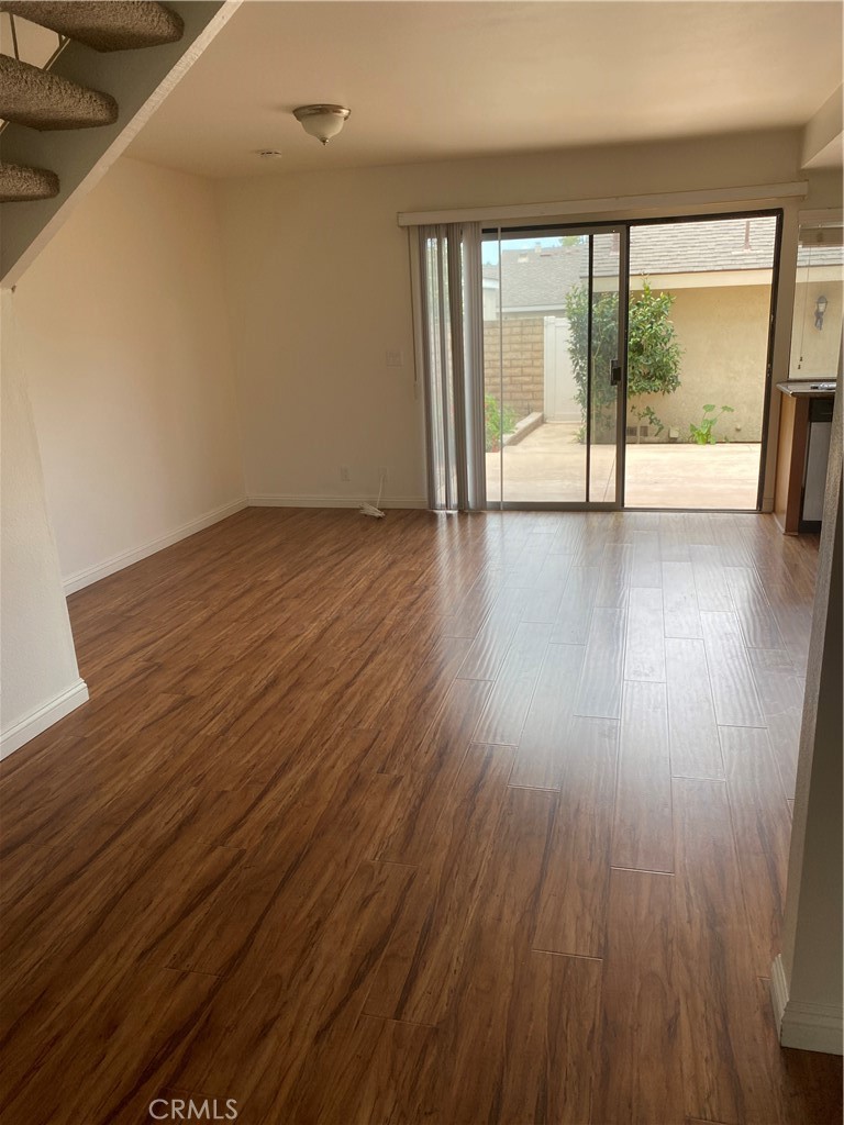 5 Locust Irvine, CA 92604 - Photo 4 of 12 Dinning room
