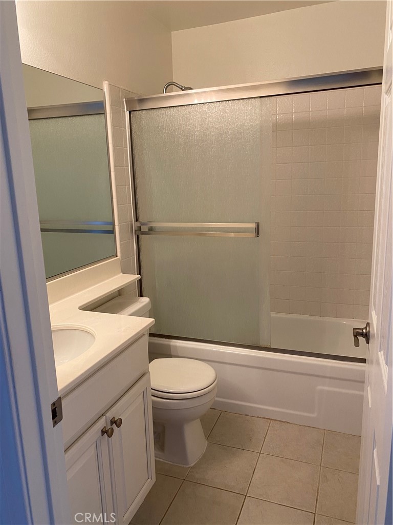 5 Locust Irvine, CA 92604 - Photo 7 of 12 Bathroom 1