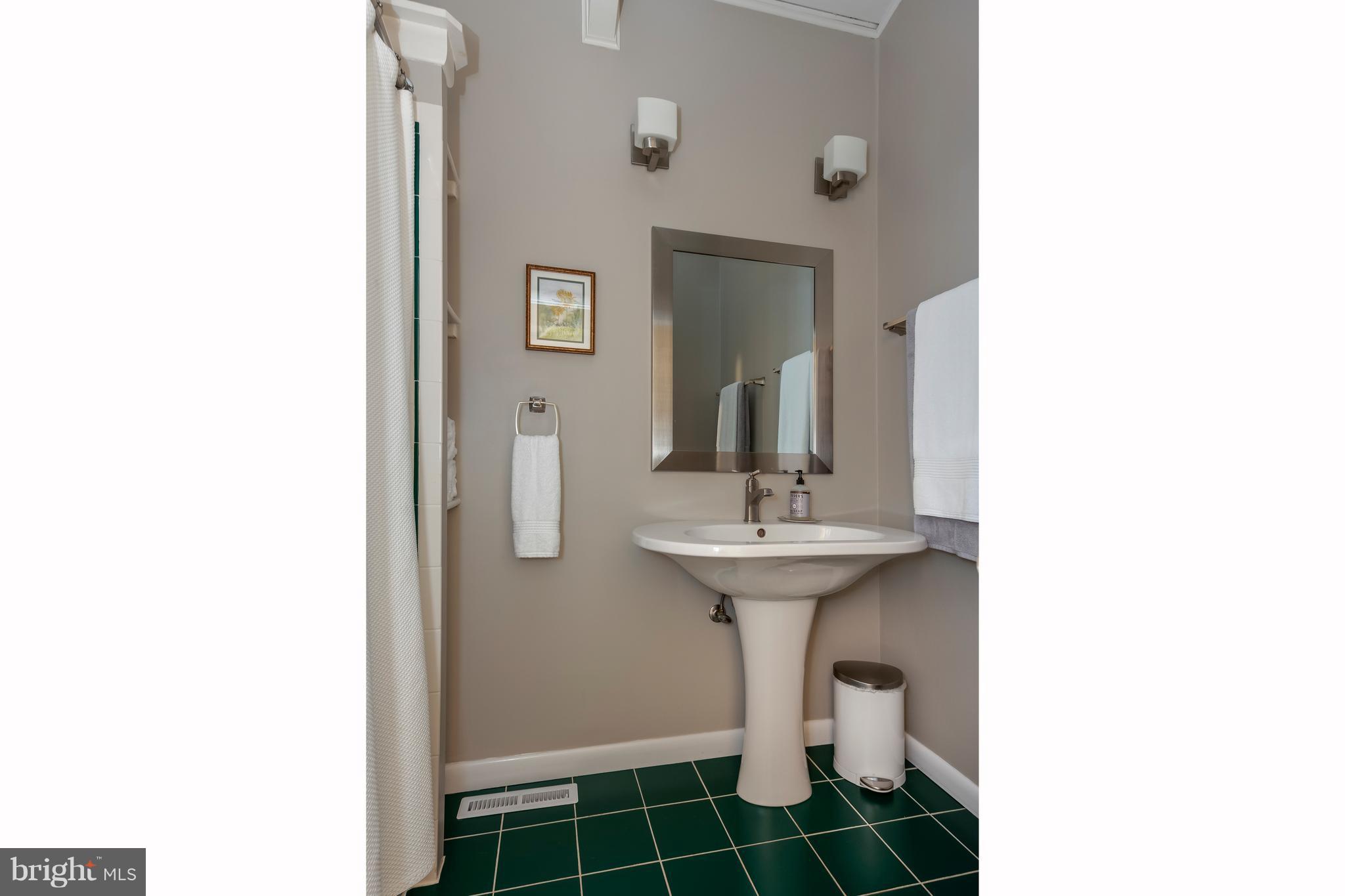 2616 Ogleton Road Annapolis, MD 21403 - Photo 17 of 30 Hall Full Bathroom