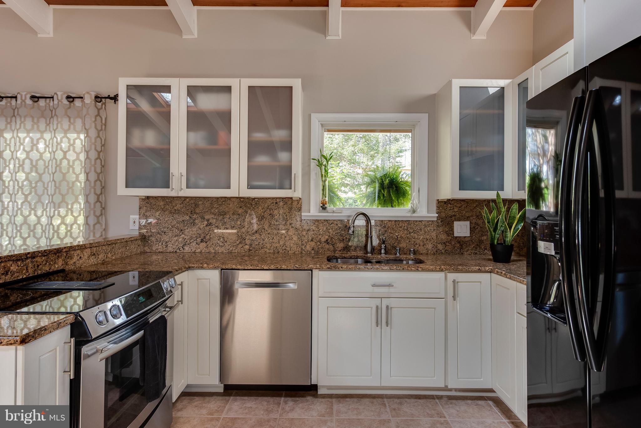 2616 Ogleton Road Annapolis, MD 21403 - Photo 8 of 30 Efficiently accessorized Kitchen