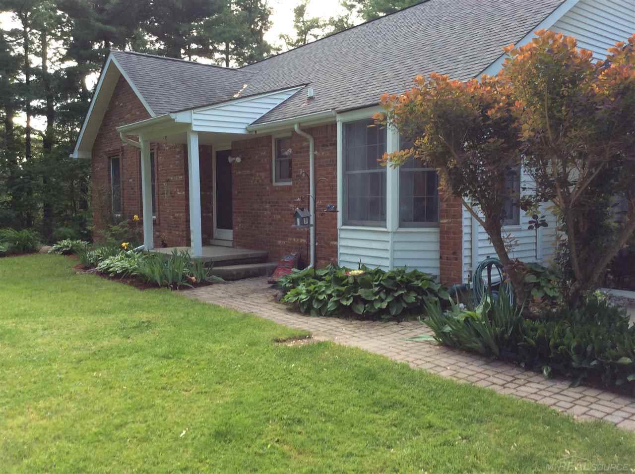 18775 Armada Ridge Road Armada, MI 48005 - Photo 7 of 40 31245395-6.JPG