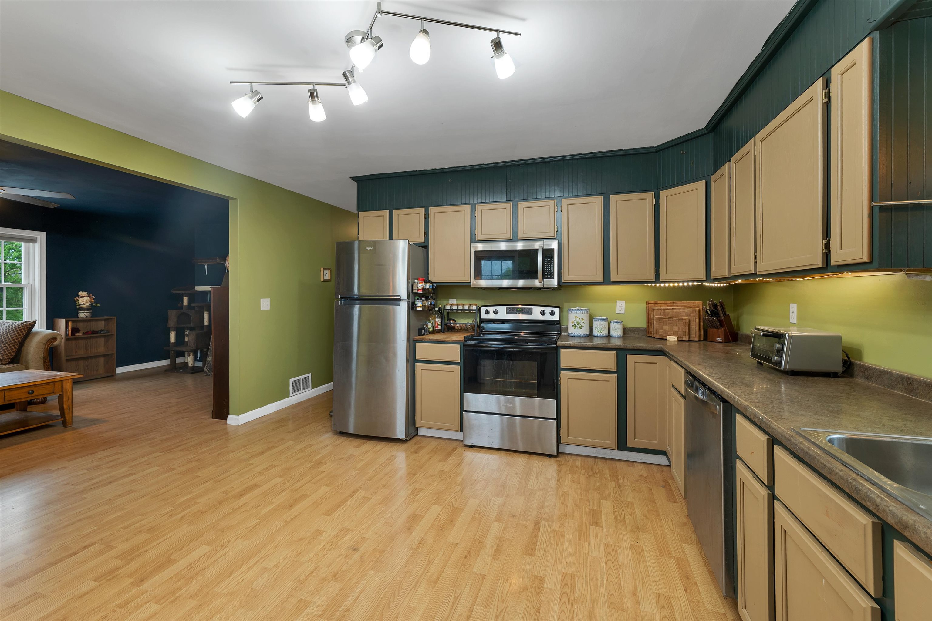 12 Watson Street Pittsfield, NH 03263 - Photo 7 of 36 Gallery Image 7