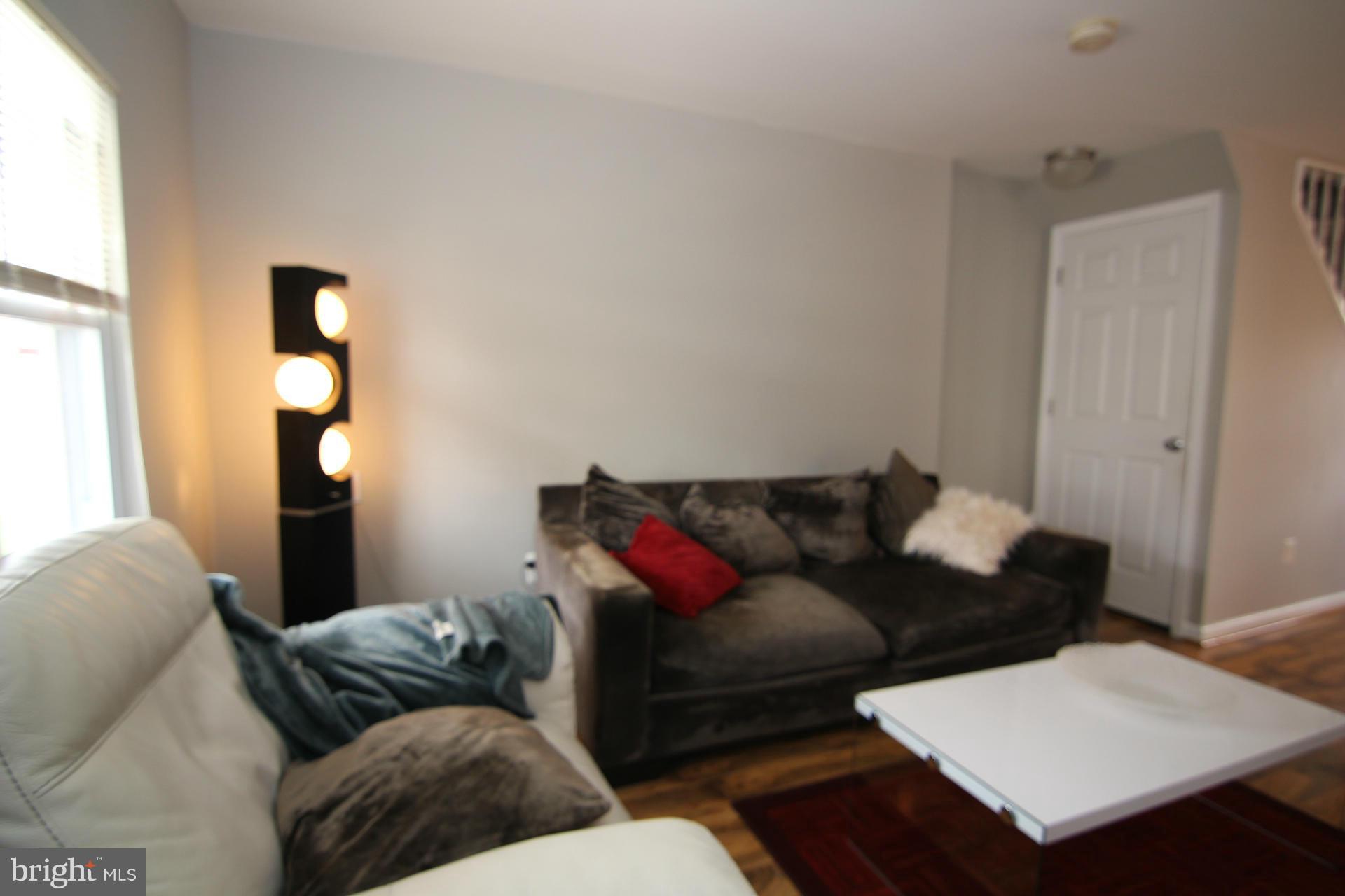 3618 Hineline Road Baltimore, MD 21229 - Photo 4 of 30 Living Room