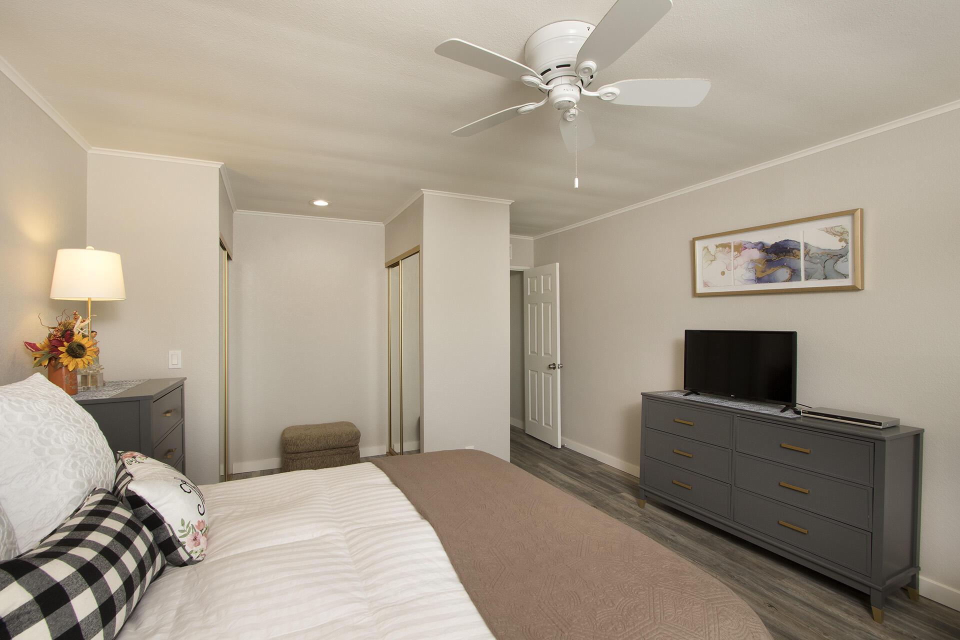 74986 Conestoga Thousand Palms, CA 92276 - Photo 15 of 29 a bedroom with a bed and a flat screen tv