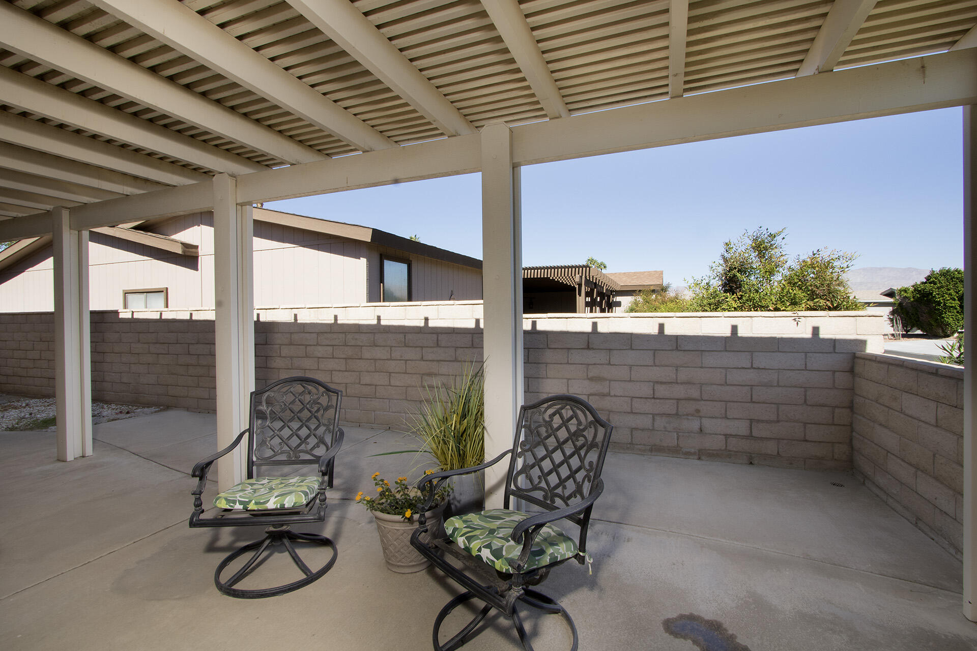 74986 Conestoga Thousand Palms, CA 92276 - Photo 19 of 29 a view of a chairs and table in the patio