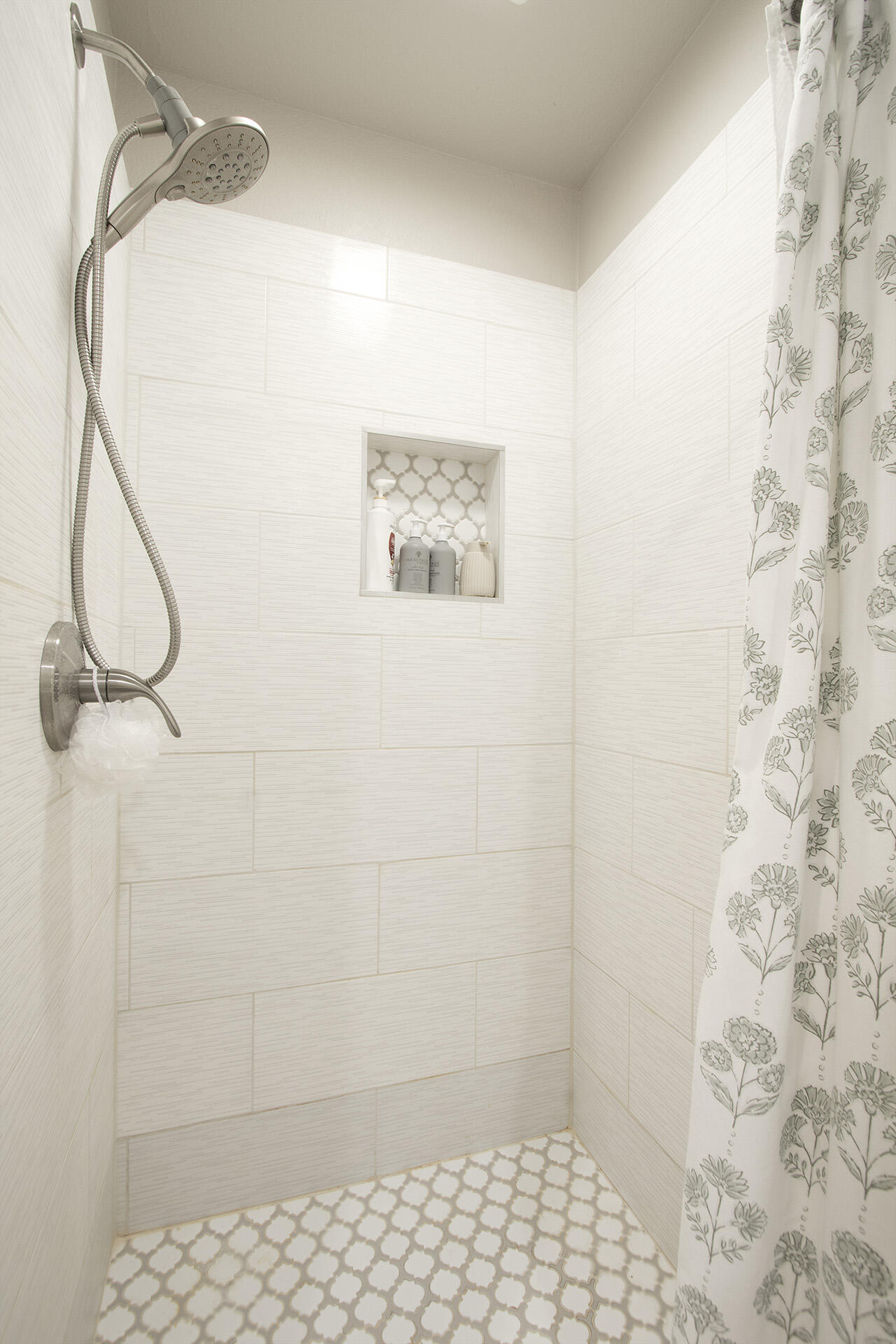 74986 Conestoga Thousand Palms, CA 92276 - Photo 22 of 29 a bathroom with a shower