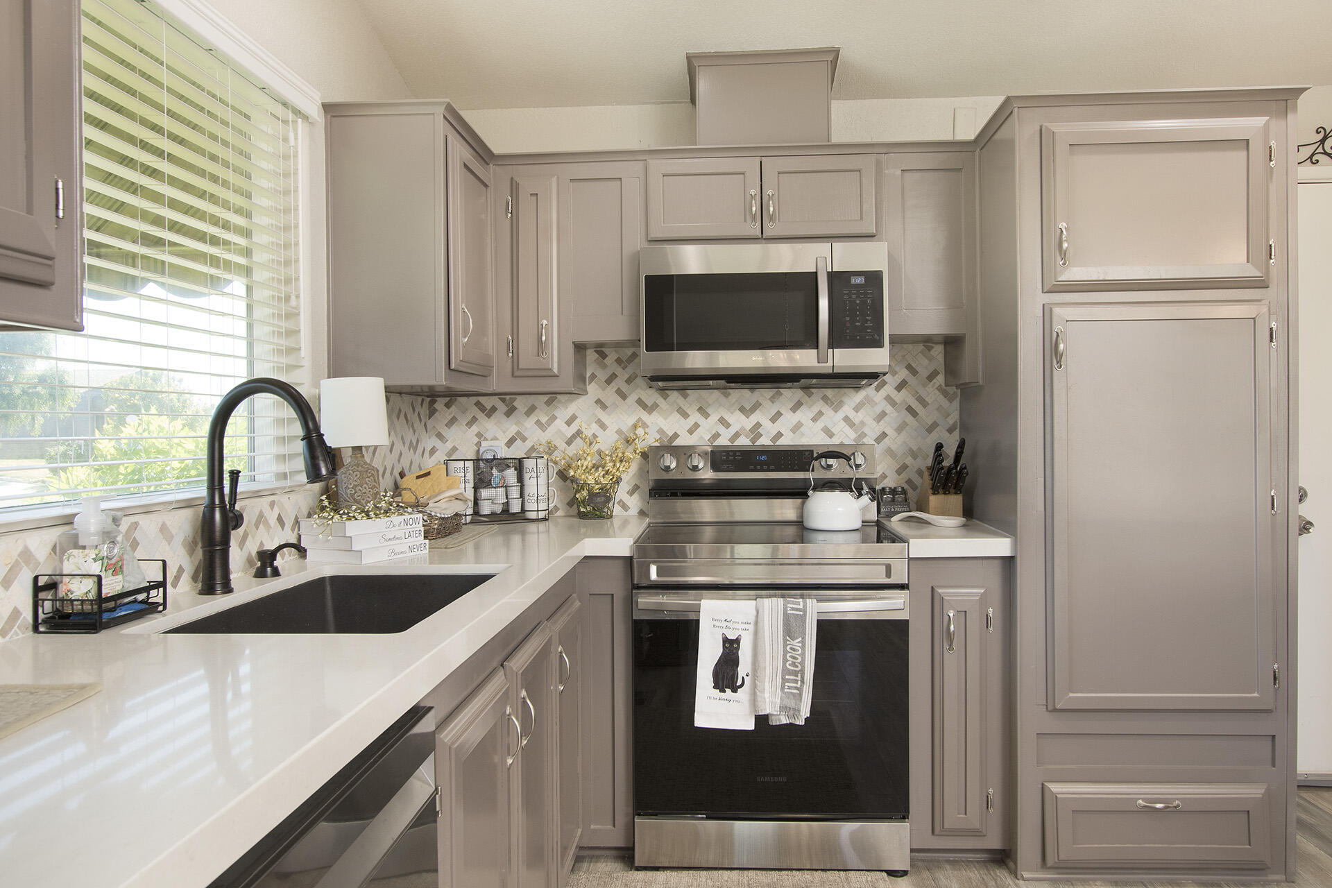74986 Conestoga Thousand Palms, CA 92276 - Photo 6 of 29 a kitchen with a sink stove and refrigerator