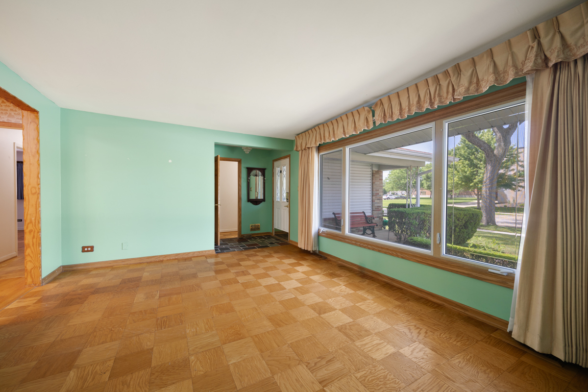 79 Eden Road Elk Grove Village, IL 60007 - Photo 2 of 26
