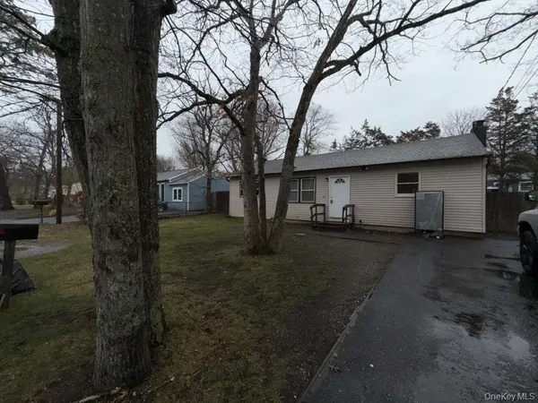 $3,600 | 27 Panamoka Trail, Ridge, NY 11961