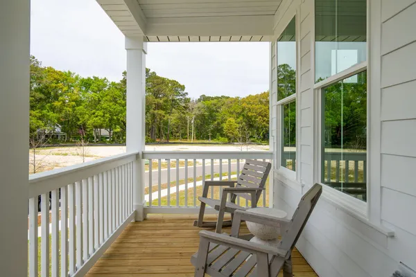$899,990 | 5012 Hut Crk Road, Johns Island, SC 29455