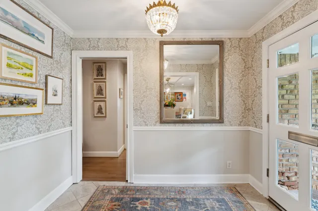 a view of entryway with livingroom