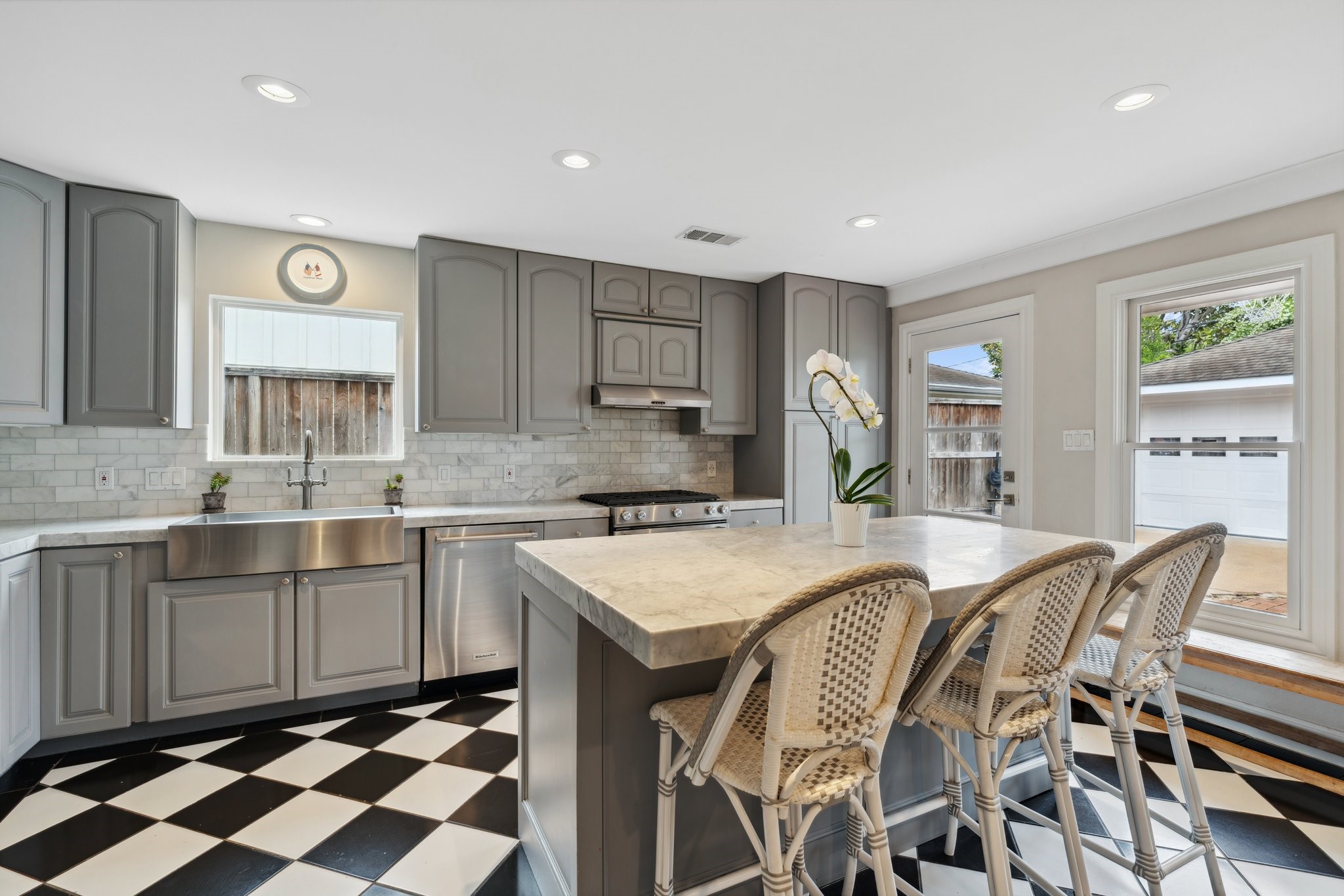 6158 Burgoyne Road Houston, TX 77057 - Photo 21 of 37 a kitchen with a table chairs sink and cabinets