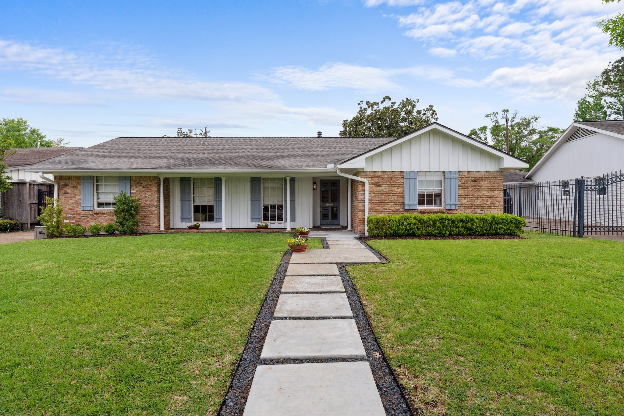 6158 Burgoyne Road Houston, TX 77057 - Photo 4 of 37 a front view of a house with a yard