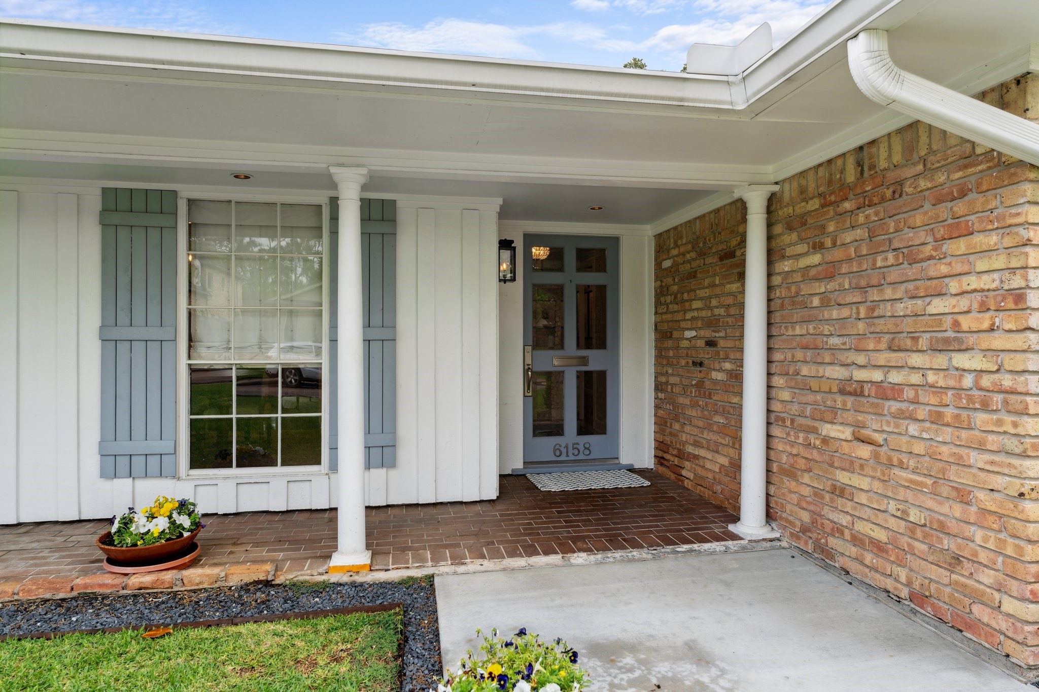 6158 Burgoyne Road Houston, TX 77057 - Photo 5 of 37 a view of front door of house with potted plant